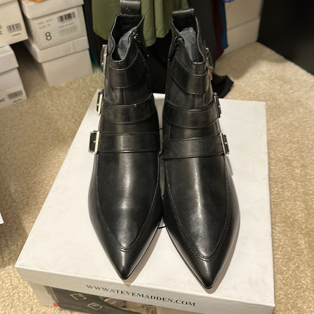 New in Box Steve Madden Nari Leather Ankle Boots